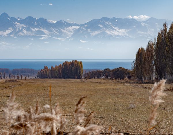The two faces of Issyk-Kul